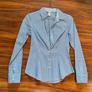 H&M woman buttoned down shirt US size 2
